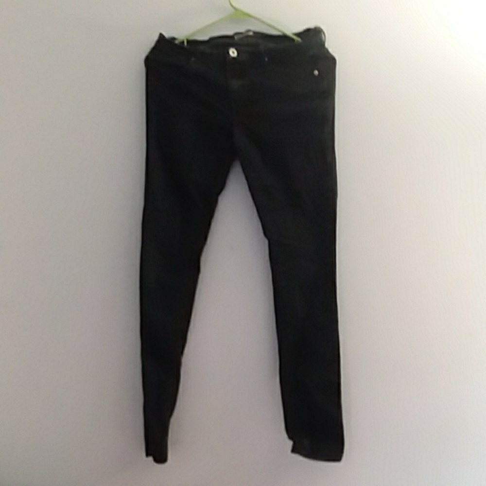⭐ Forever 21 Denim Skinny Jeans